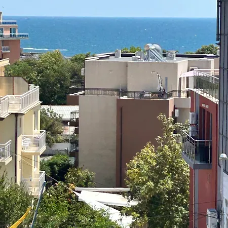 아파트 голям с прекрасна гледка кьм морето 라브다