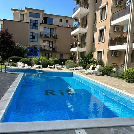 아파트 голям с прекрасна гледка кьм морето *