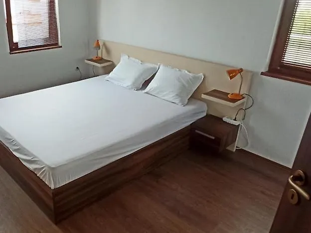 голям с прекрасна гледка кьм морето 라브다