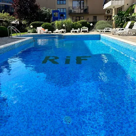 голям с прекрасна гледка кьм морето Apartment Ravda